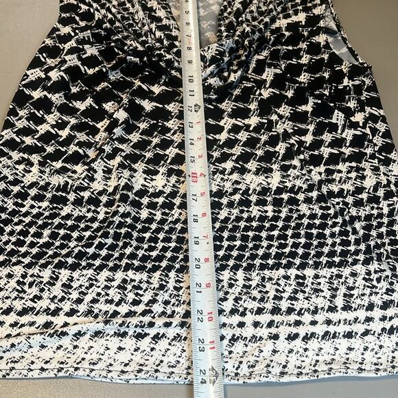 Chaus Black White Tank with Leather Details Lightweight Women's Size Small Nice! - Picture 3 of 8